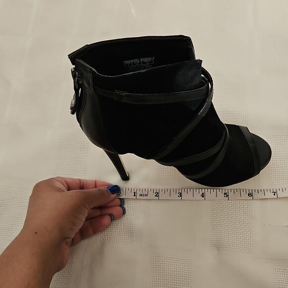 Elegant Black Stiletto Heels - Picture 5 of 16